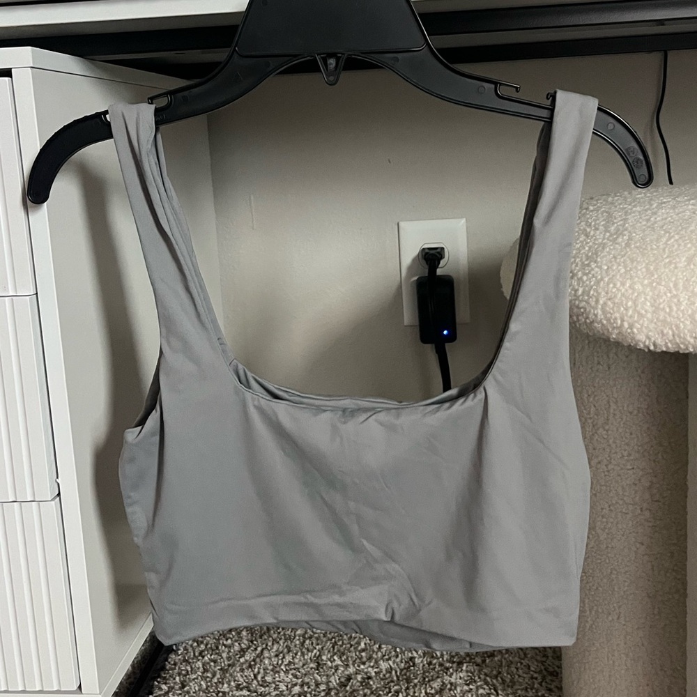 LIGHT GREY WORKOUT TOP - Picture 2 of 2